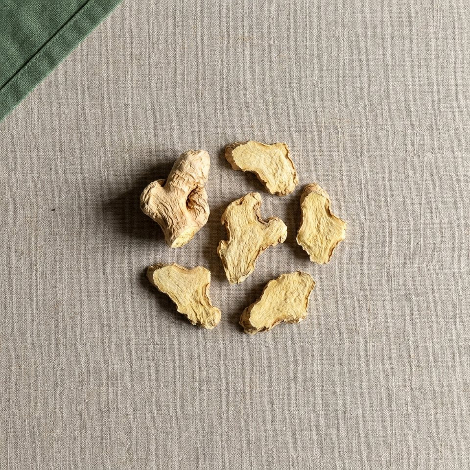 Dried ginger root and slices