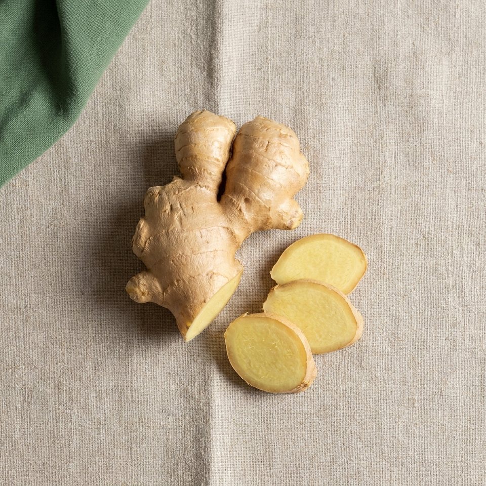 Fresh ginger root and slices